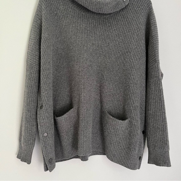 Vince Wool and Yak Turtleneck Sweater with Pockets in Grey Women’s Size Small - Picture 11 of 13
